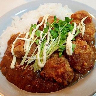 鶏から揚げ＆かいわれ大根のせて生姜カレー